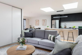 Crescent Townhouse close to LGH
